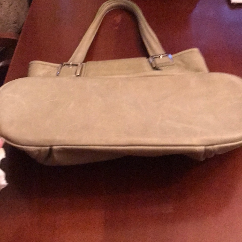 Light lime green. Genuine leather handbag. - Picture 3 of 6